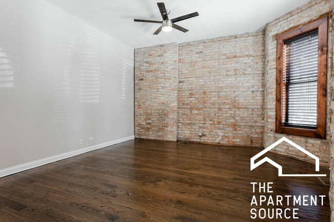 Building Photo - 1756 W Montrose Ave