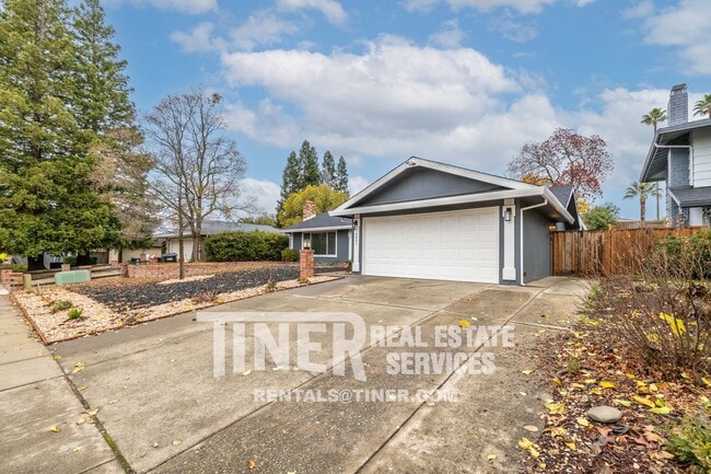 Building Photo - 4801 Papaya Dr
