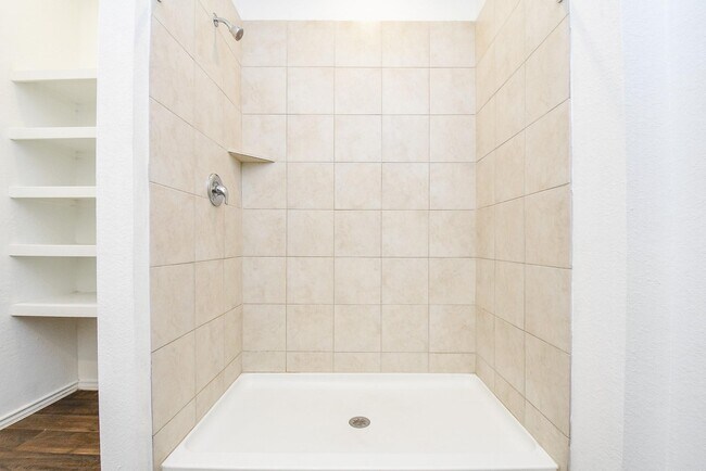 Building Photo - 21170 Alder Oaks Dr