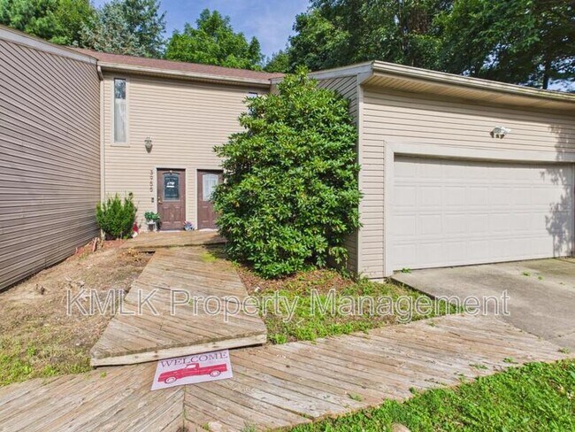 Building Photo - 3957 Cox Rd