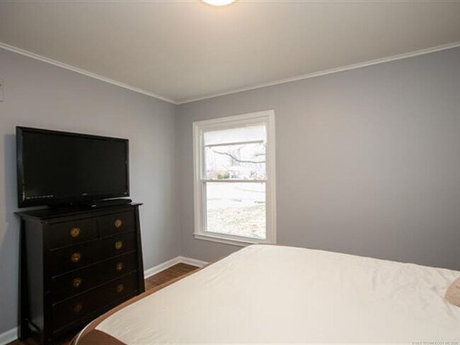 Building Photo - Brookside Bungalow!