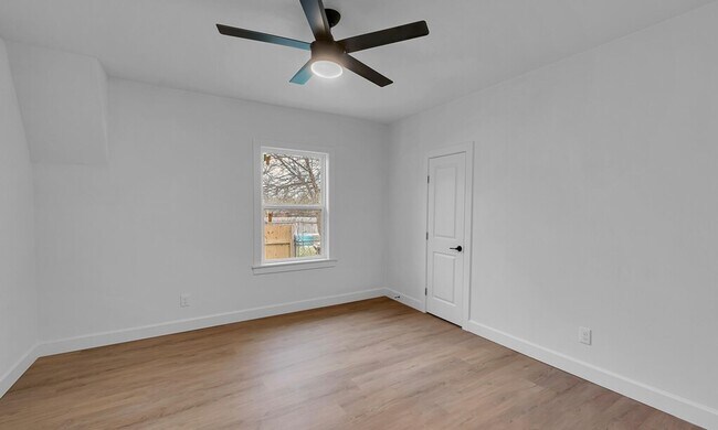 Building Photo - 1602 Mitchell Ave