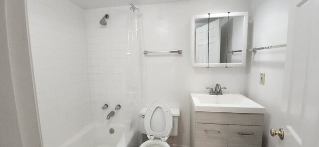 Building Photo - 2419 S 10th St