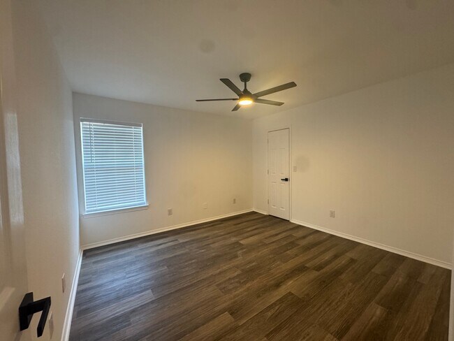 Building Photo - 305 N Arizona Dr