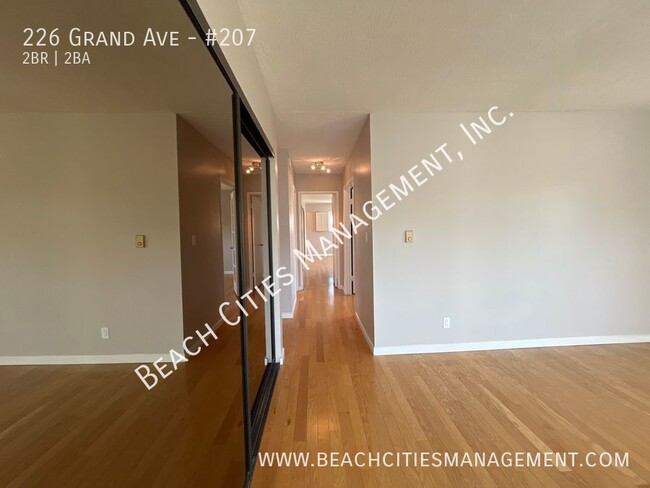 Building Photo - Large 2 Bedroom, 2 Bath Condo with 2 Parki...