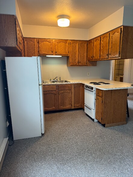 Building Photo - 300 Kinne St