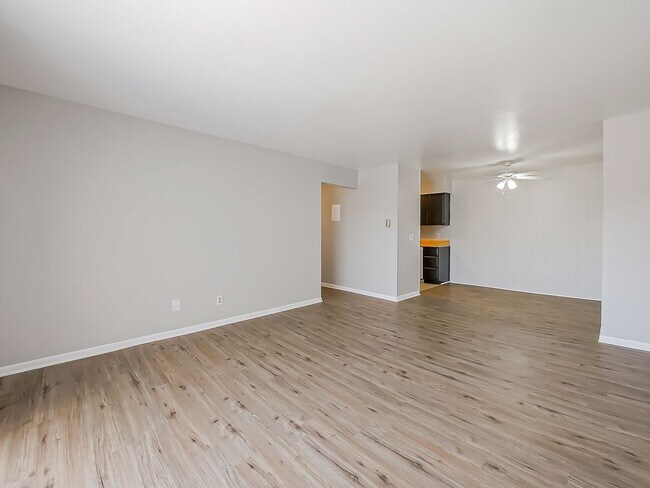 Building Photo - 825 S Grand Ave