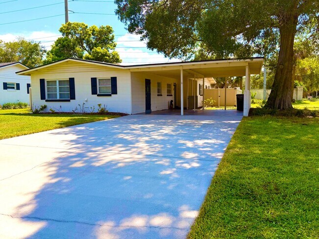 Building Photo - Modern Updated 3/2 in Winter Park Estates