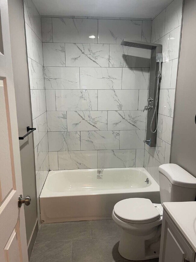 Building Photo - 3 Bedroom Fresh Renovation in Leetsdale!