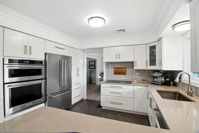 Building Photo - 5840 Sutters Ln