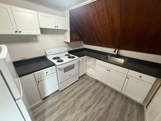 Primary Photo - 2408 W High St