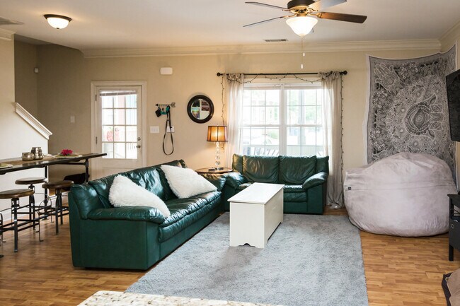 Building Photo - 239 Ruth St