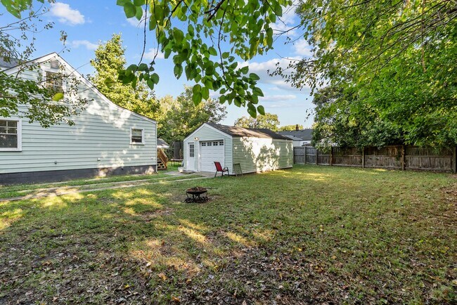 Building Photo - Furnished 4 bedroom Near NOB