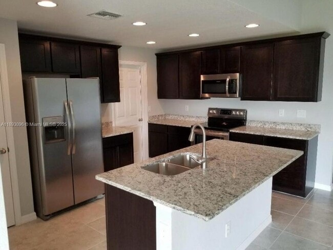 Building Photo - 414 NW 23rd Terrace