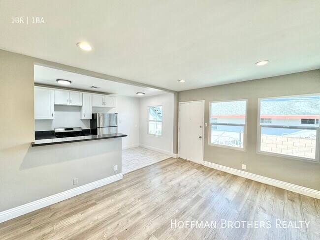 Building Photo - 641 Serrano Ave