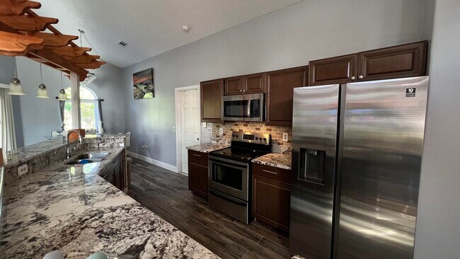 Building Photo - 4516 NW Alsace Ave