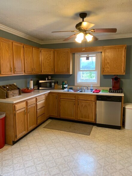 Primary Photo - 106 E Vermilya Ave