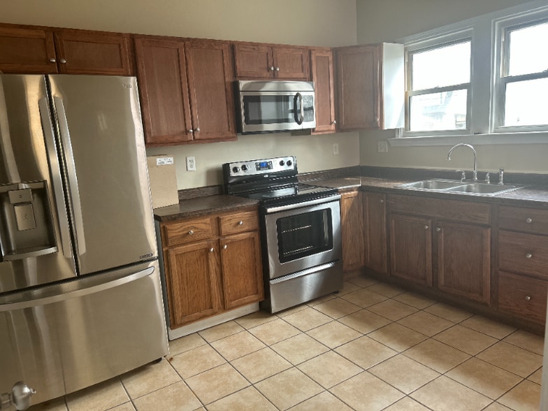 Building Photo - 3353 N College Ave