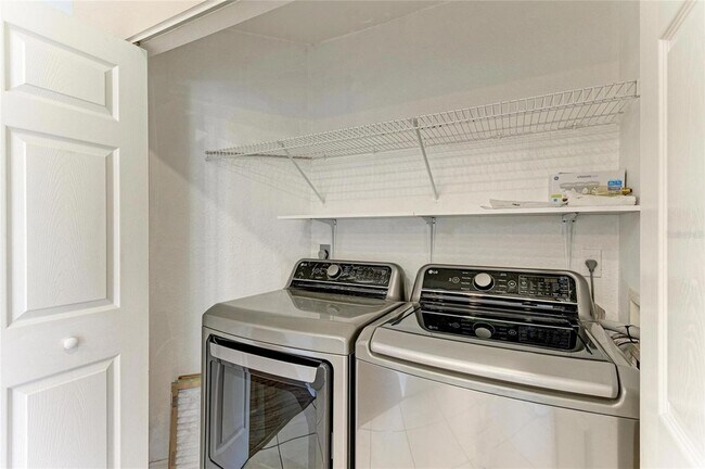 Building Photo - 6618 Pineview Terrace