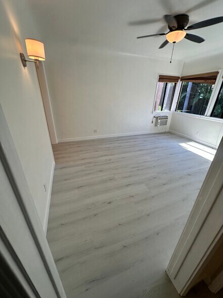 Building Photo - 2538 1/2 Military Ave