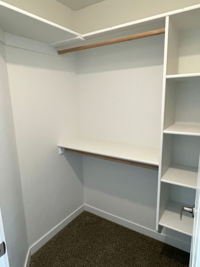 Building Photo - Newer 2-bedroom Townhome