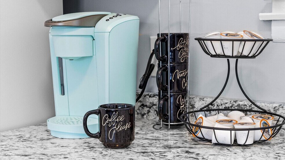 Building Photo - 714 West Ave