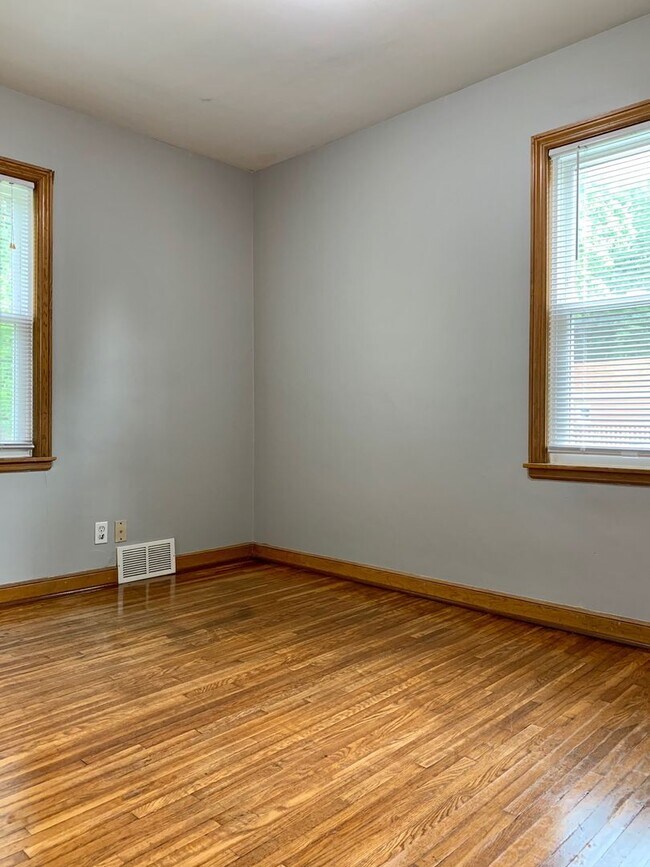 Building Photo - Incredible 4 Bedroom 2 Bathroom Home in Crystal!