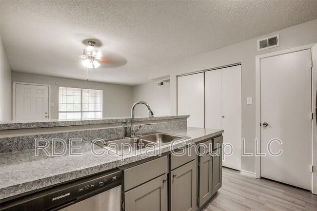 Building Photo - 1939 Cranford Dr