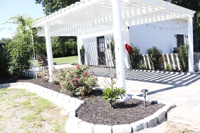 Building Photo - 374 Grassy Hill Rd