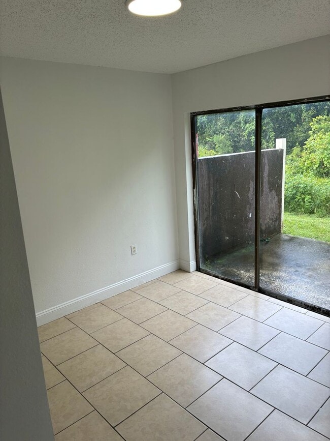 Building Photo - 620-622 Pineville Ln