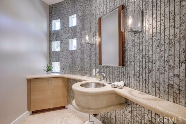 Building Photo - 1725 Del Mar Ave