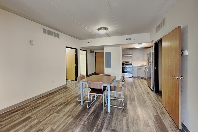 Building Photo - 215 Stanton Ave