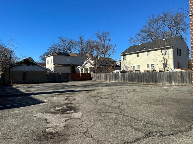 Building Photo - 145 Main St