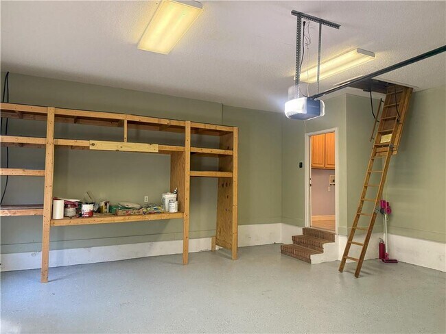 Building Photo - 141 Royal Dr