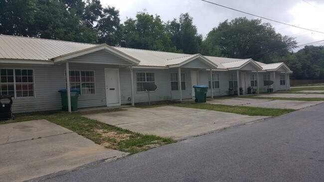 Primary Photo - 185 Bowers Ave W