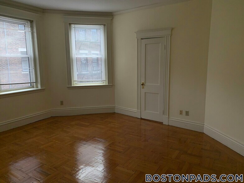 Building Photo - 16 Queensberry St