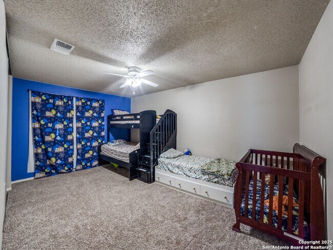 Building Photo - 3 Bedroom/2.5 Bath Northwest Crossing Subd...
