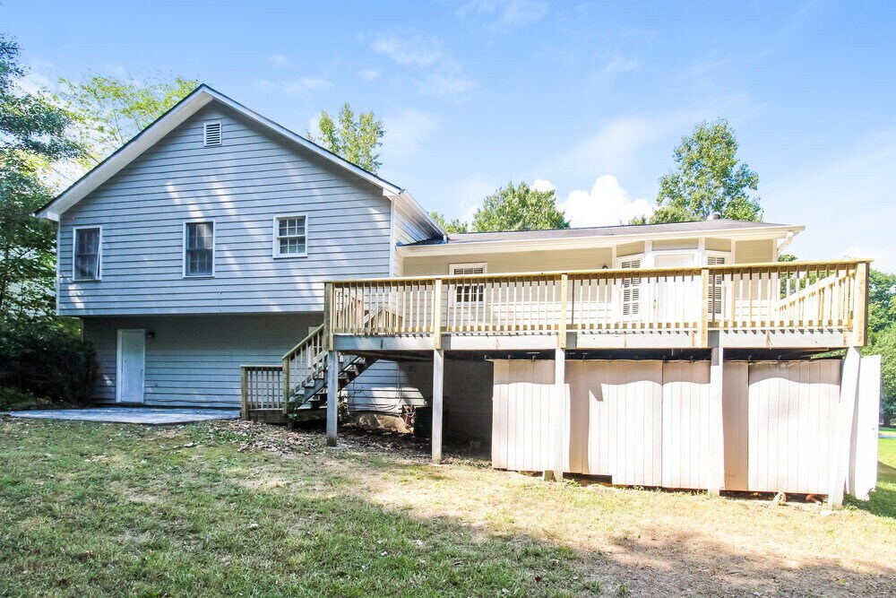 Building Photo - 895 Old Spring Way NE