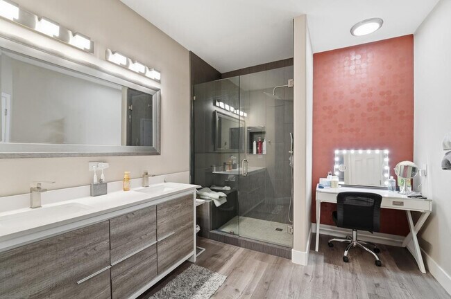 Building Photo - 5450 E Deer Valley Dr