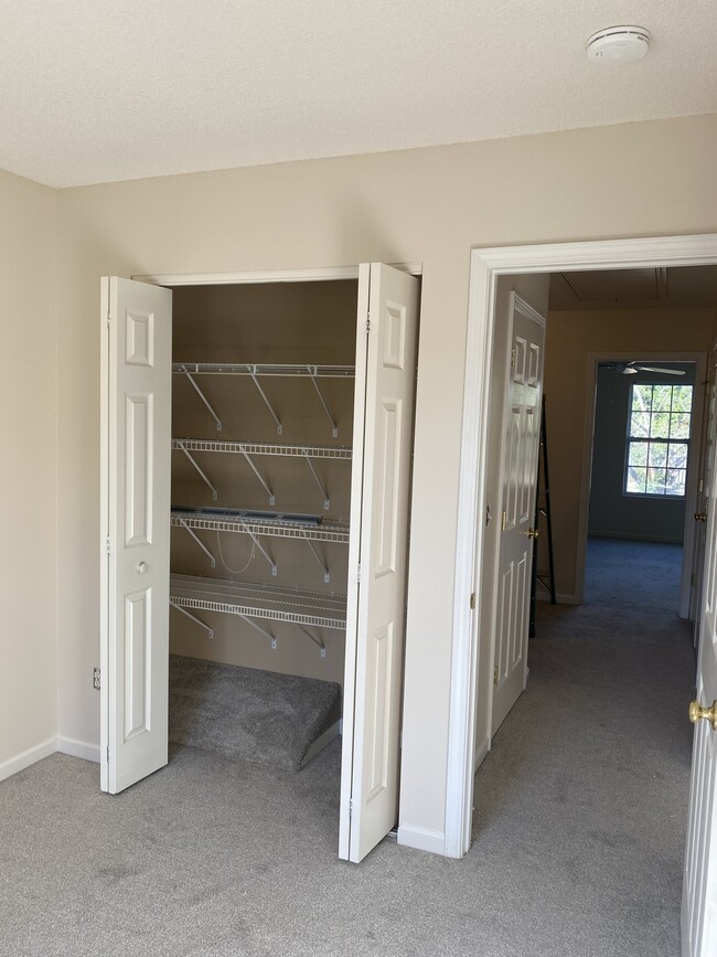 Building Photo - 102 Watertree Ln