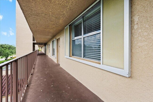 Building Photo - 4550 NW 18th Ave