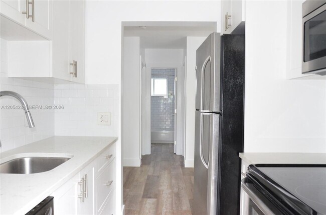 Building Photo - 35 Edgewater Dr