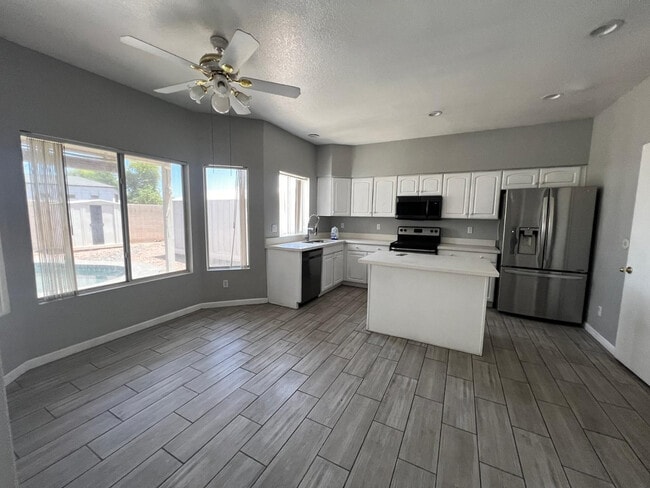 Building Photo - 1631 N Garrett Dr