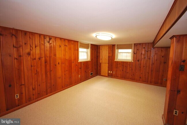 Building Photo - 10720 Tenbrook Dr