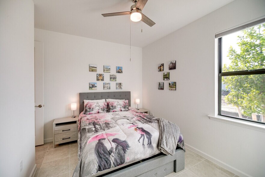 Building Photo - 17118 Oakstead Dr