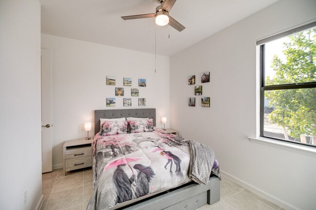 Building Photo - 17118 Oakstead Dr