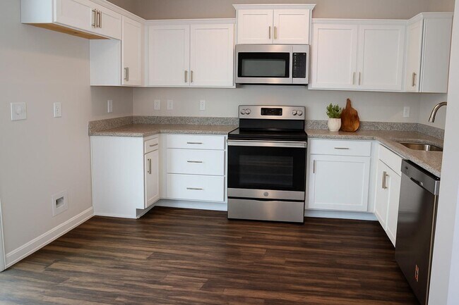 Building Photo - Two bedroom, 2.5 bath newly constructed townhome in Whitsett