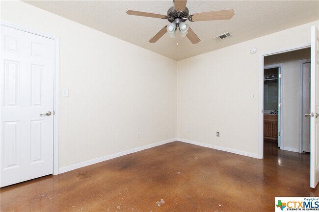 Building Photo - 211 W Arlo Rd
