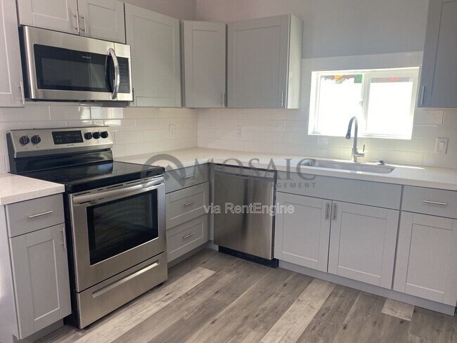 Building Photo - 257 E Oakland St