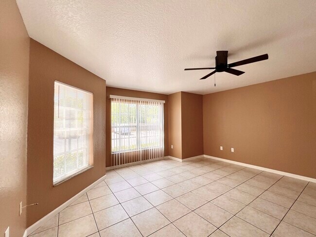 Building Photo - Completely Renovated 3 Bed 2 Bath Condo
